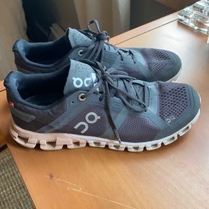 On cloud helion tennis shoes